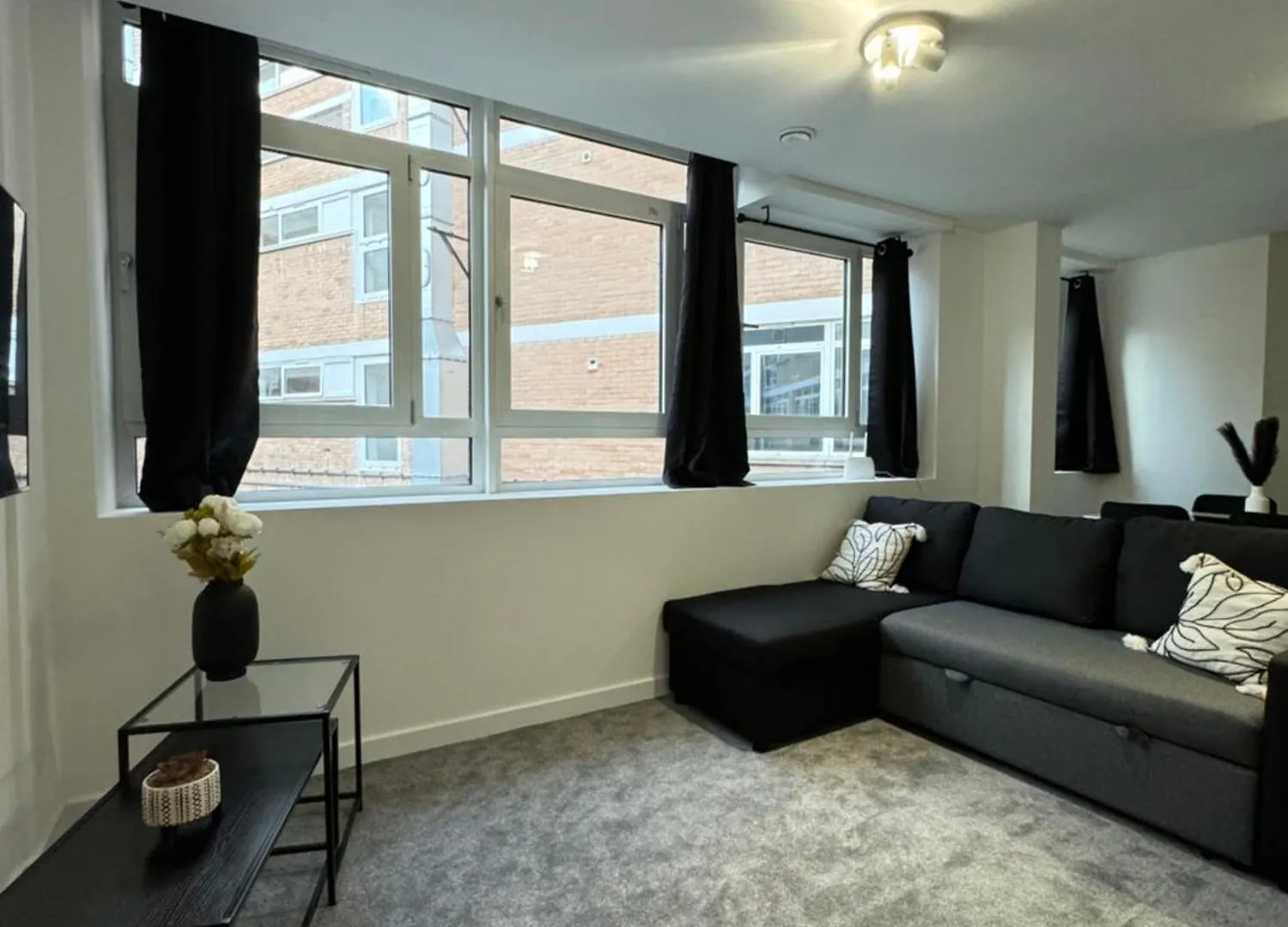Stylish Central Retreat, Heart Of The Action, Netflix شيفيلد شقة