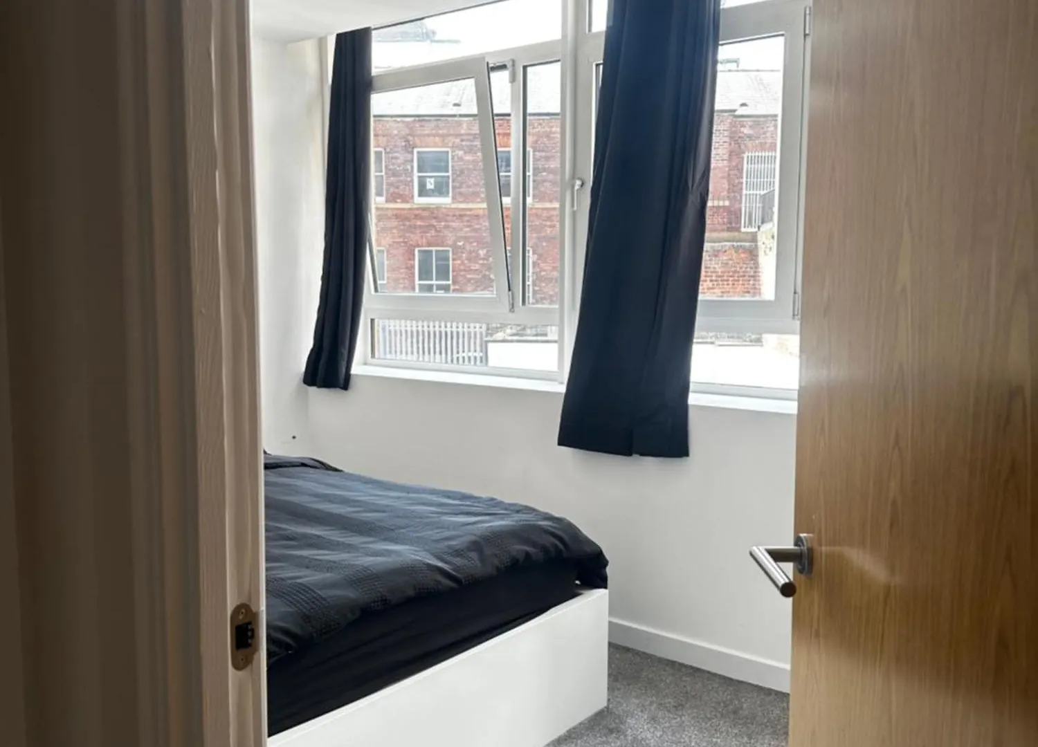 Stylish Central Retreat, Heart Of The Action, Netflix شيفيلد