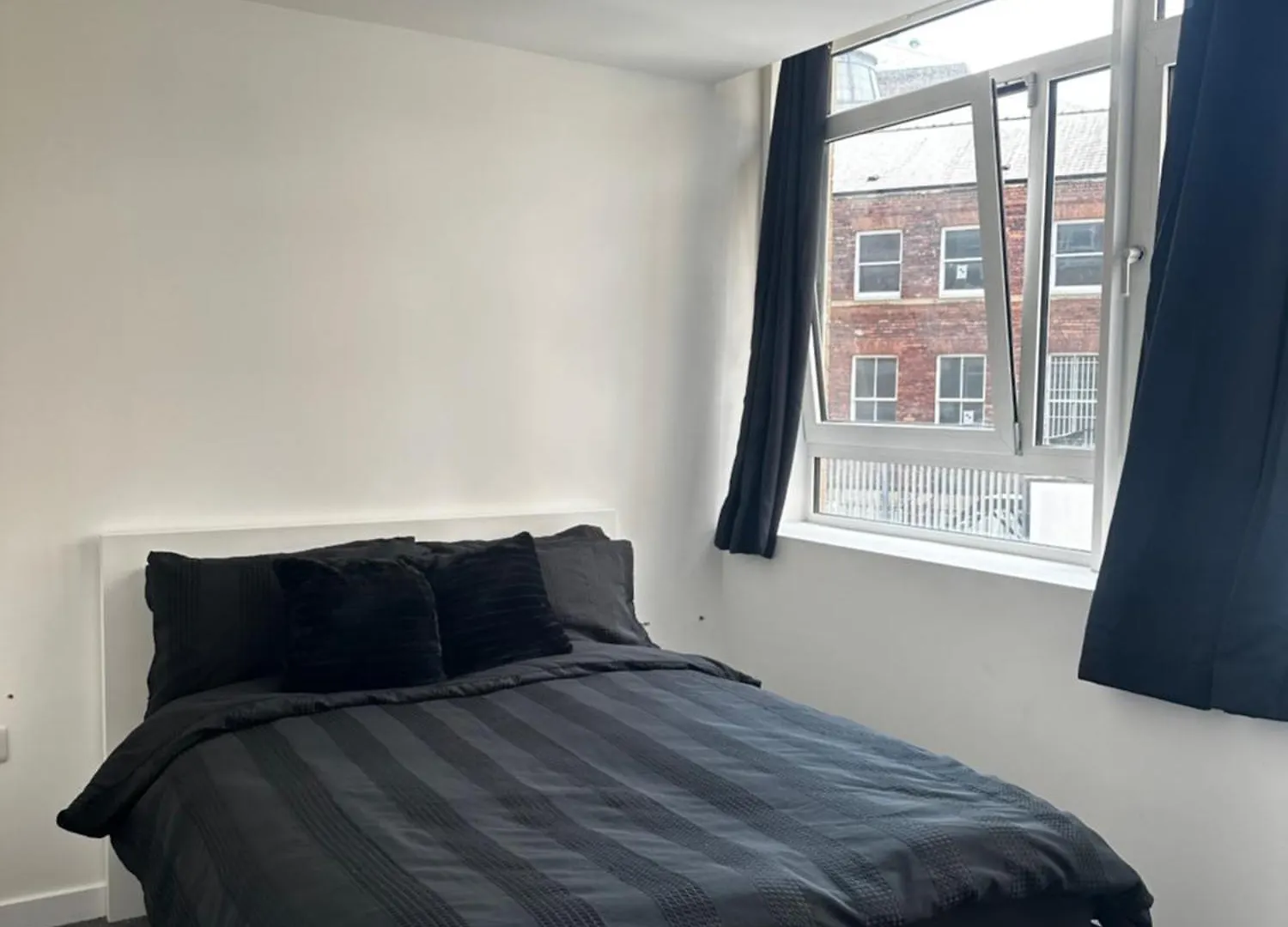 Stylish Central Retreat, Heart Of The Action, Netflix شيفيلد شقة
