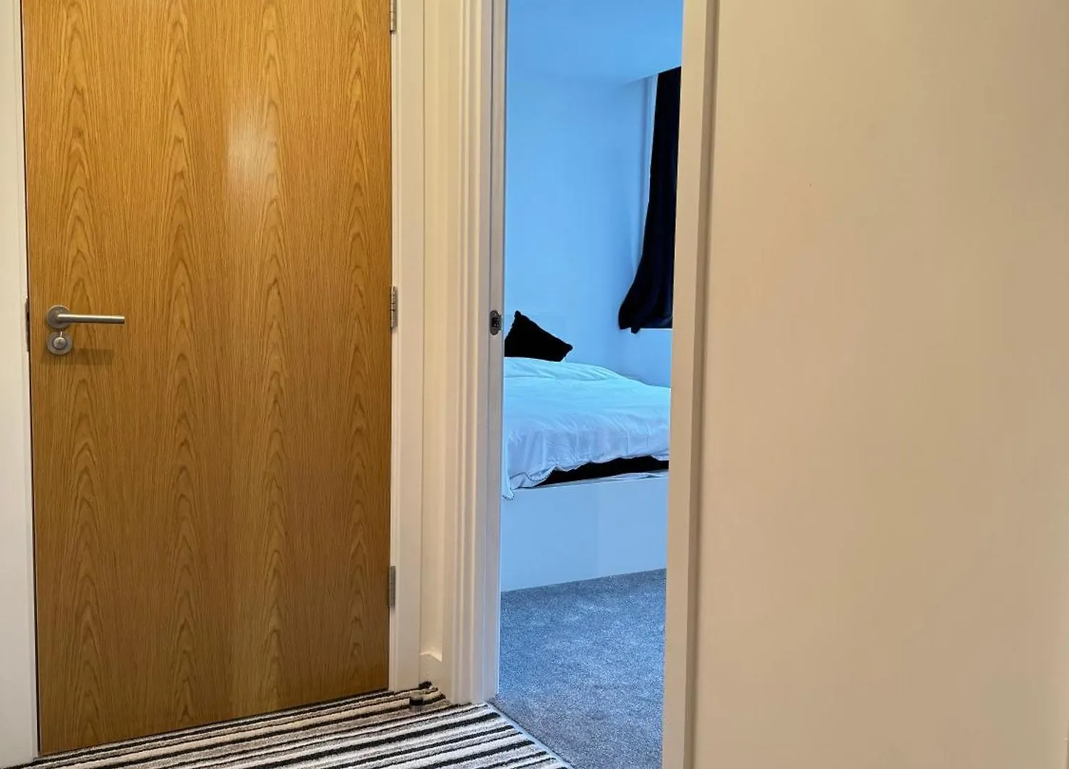 Stylish Central Retreat, Heart Of The Action, Netflix Sheffield 0*,